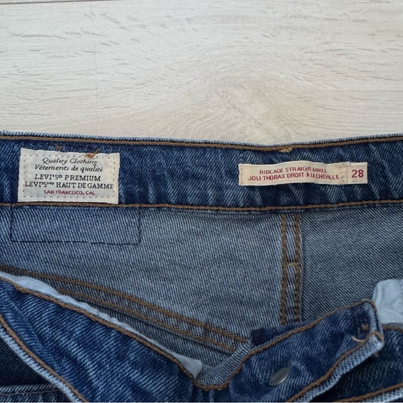 Levi’s Ribcage Straight Ankle Premium Denim Button Fly Jeans Medium Wash Sz 28 - Picture 6 of 10